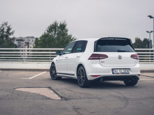 wypożyczalnia samochodów warszawa vw golf gti nielsen